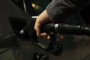 Брянцы из-за падения цен на нефть опасаются подорожания бензина