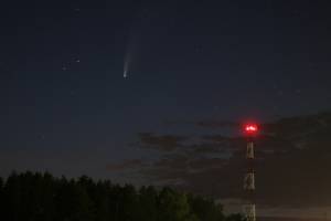 В небе над брянским поселком сняли на фото яркую комету
