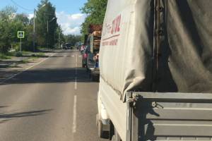 На выезде из села Толмачево образовалась огромная пробка