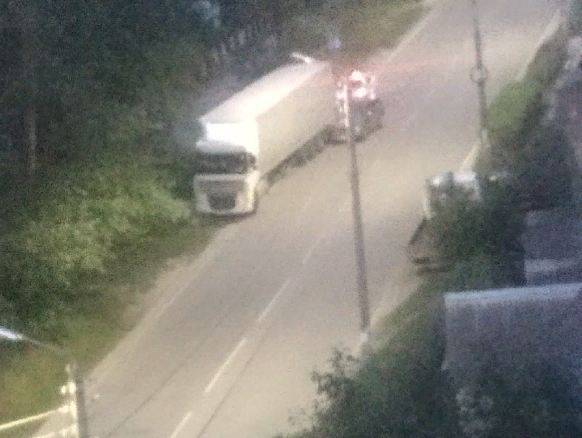 В Брянске на улице Ново-Советской в ДТП попали фура и две легковушки