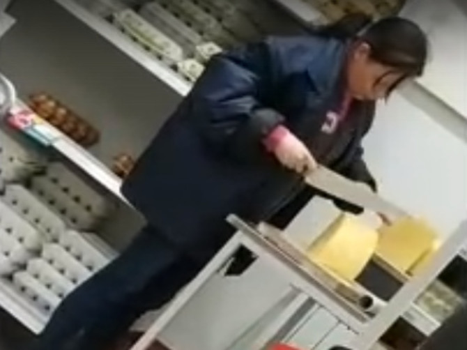 В Брянске сняли видео об антисанитарии в магазине «Магнит»
