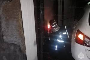 В Брянске на улице Пересвета сгорели жилой дом и пристроенный гараж