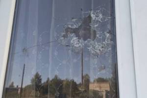 В Новозыбкове среди ночи обстреляли окна частного дома