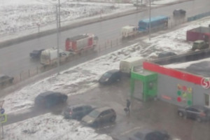 На улице Романа Брянского ищут бомбу в синем автобусе