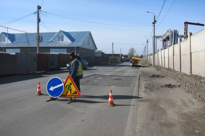 В Брянске начался ремонт разбитой дороги на Речной