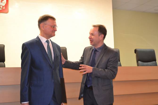 Брянского судью Алексея Тумакова проводили в почетную отставку