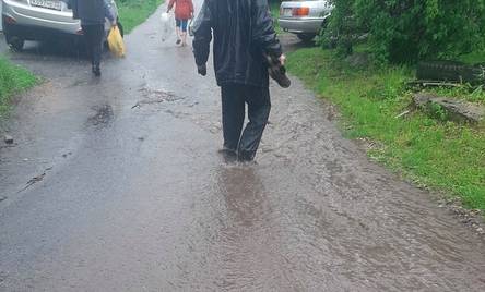 В поселке Путевка после ливня затопило улицу Луговую