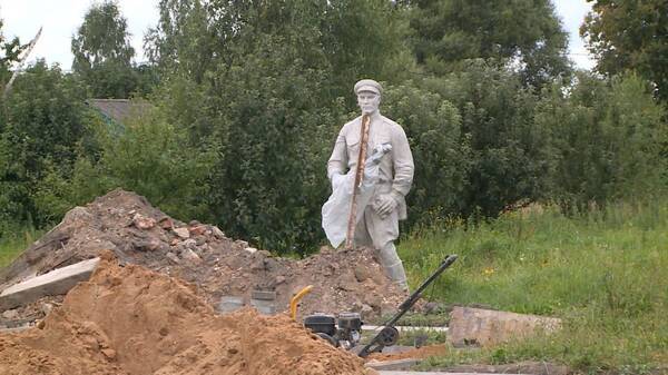 В Дубровском районе реконструируют памятник лётчику Василию Дегтярёву