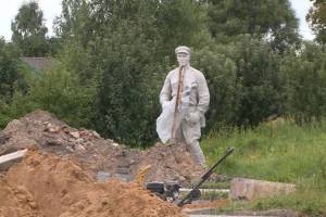 В Дубровском районе реконструируют памятник лётчику Василию Дегтярёву