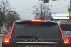 В Брянске водитель Volvo скрылся с места ДТП