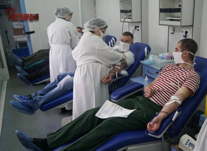 Брянские росгвардейцы ко Дню донора сдали свыше 20 литров крови