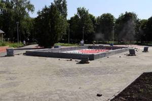 В Брянске завершаются последние приготовления к открытию фонтана в Пролетарском сквере