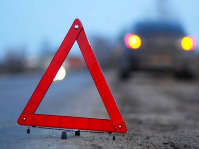 В Брянске возле БГУ бетономешалка протаранила легковушку