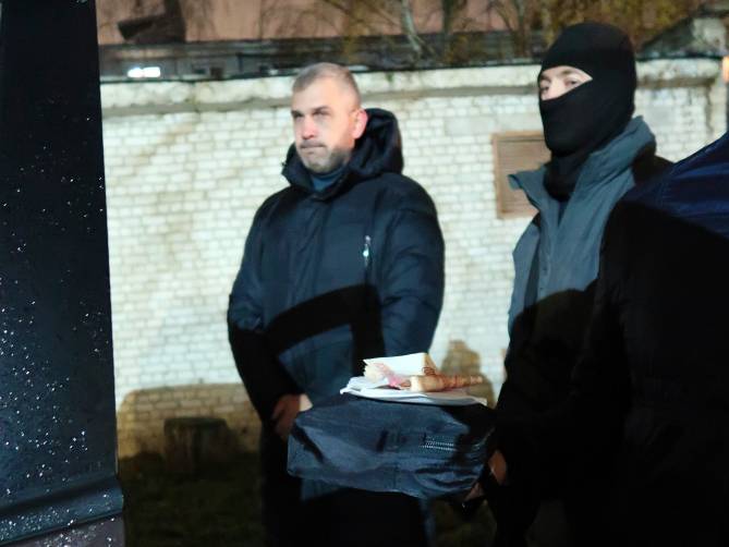 В Брянске ФСБ задержала руководителей судебных приставов за взятки в 530 тысяч рублей