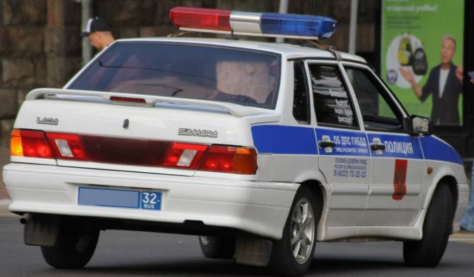 Брянские полицейские поймали пьяного мужчину на Toyota Corolla