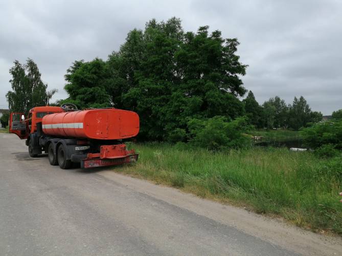 В Новозыбкове сливают отходы в местное озеро