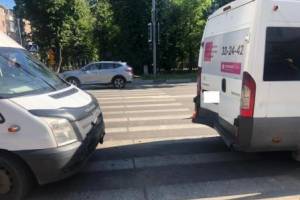 В Брянске столкнулись две маршрутки: ранена 53-летняя женщина 