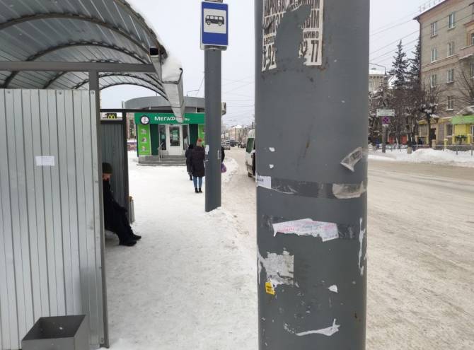 В Брянске «остановка дураков» скрыла от пассажиров общественный транспорт