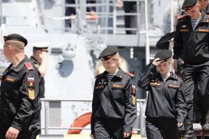 Кадеты из Брянска посетили полк морской пехоты в Дагестане