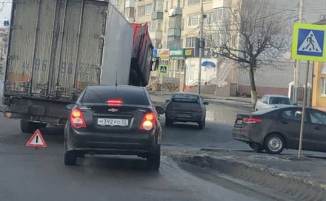 В Брянске фура попала в ДТП на Московском проспекте