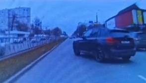 В Брянске автохам на BMW едва не устроил аварию на проспекте Московском