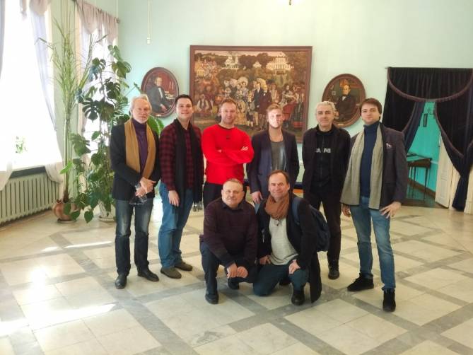 Актеры МХАТ побывали в брянском музее «Овстуг»