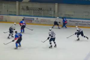 Брянские хоккеисты потерпели второе подряд домашнее поражение