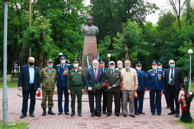 В Брянске отметили 103-ю годовщину со дня рождения Павла Камозина