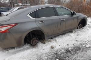 В Брянске осудят банду похитителей колес с дорогих иномарок