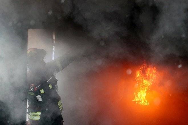 Два человека погибли при пожаре в ковидном госпитале