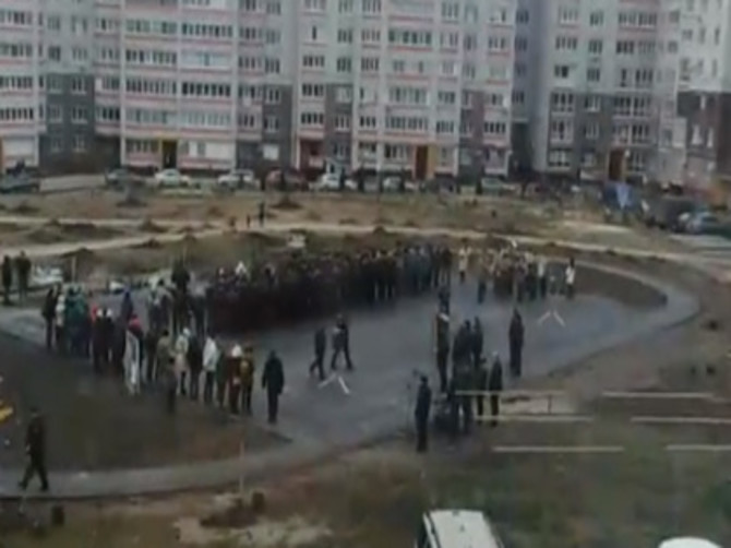 Полицейские высадили аллею памяти на Романа Брянского