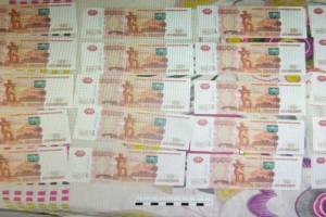 В Брянске соседка-уголовница украла у пенсионерки золотые украшения и 95 тысяч рублей