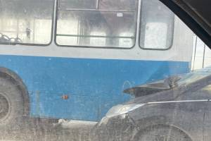 В Брянске на Володарке разбились три троллейбуса и две легковушки