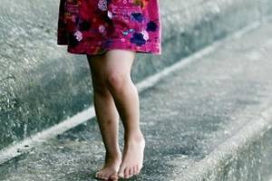 В Брянске 7-летнюю девочку с обмороженными ногами спас сосед 