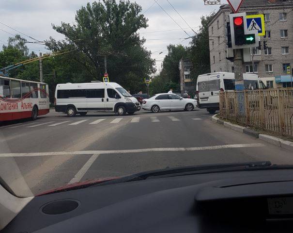 ДТП на выезде из Бежицы затруднило движение транспорта
