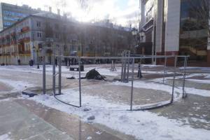 В Брянске на бульваре Гагарина демонтируют арки желаний