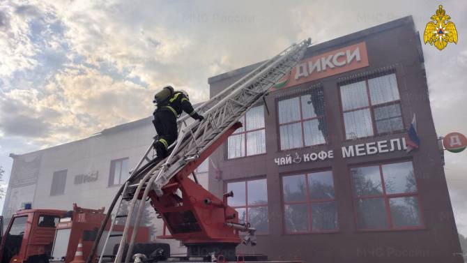 Пожар в жуковском торговом центре потушили за 3 часа