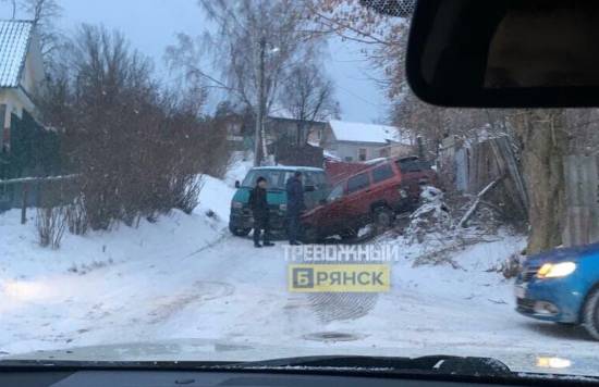 В Брянске в Соловьях не разъехались автомобили
