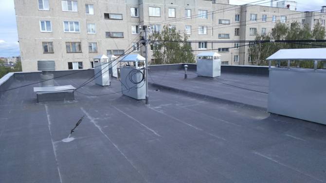 В Брянске на замену протекшей крыши детсада «Воробушек» выделили 800 тысяч рублей