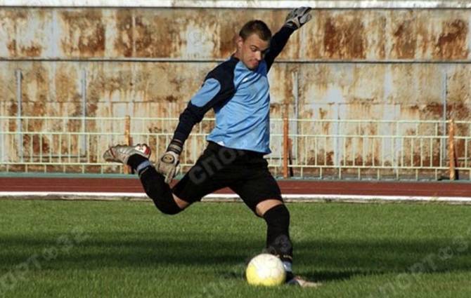 Брянский 30-летний вратарь Андрей Матюшкин погиб после травмы на работе