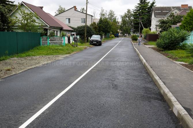 В Брянске к школе №11 и гимназии №2 построили тротуары