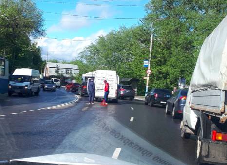 В Брянске на улице Калинина произошла авария