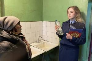 В Дятьково прокуратура проверит качество воды в многоквартирном доме по улице Ленина