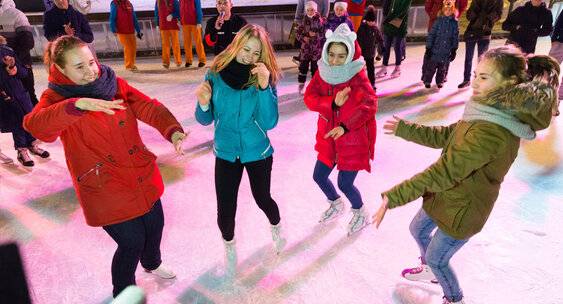 В Брянске студенты смогут бесплатно покататься на коньках на крытых площадках