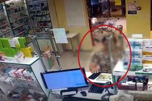 В Брянске 42-летняя женщина присвоила забытый в аптеке телефон