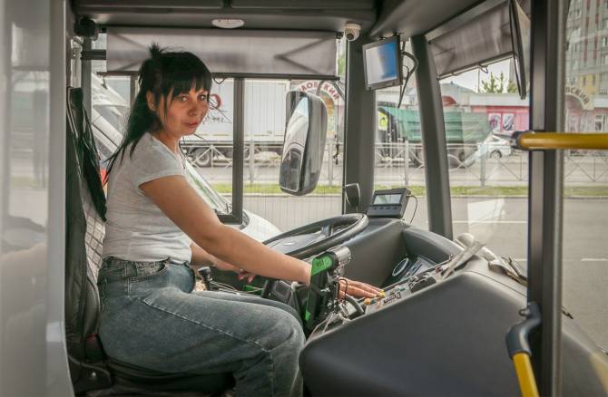 В Брянске зарплаты водителей автобусов и троллейбусов приблизились к 100 тысяч рублей