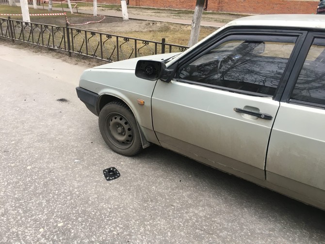 В Брянске возле БГТУ разбили легковушку