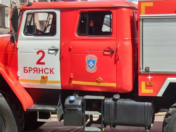Из горящей многоэтажки в Брянске эвакуировали 20 человек