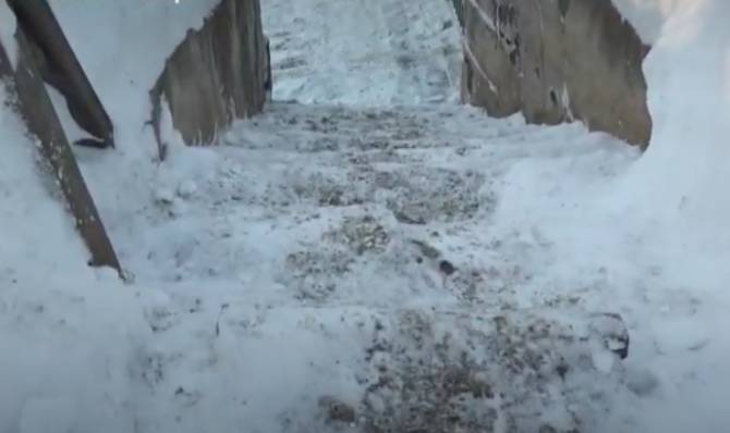 В Брянске лестница на улице Некрасова стала опасной для жителей