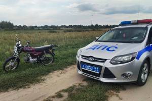 В Климовском районе по трассе гонял на мопеде 16-летний подросток без прав